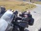 Lothar macht Pause auf dem Moped